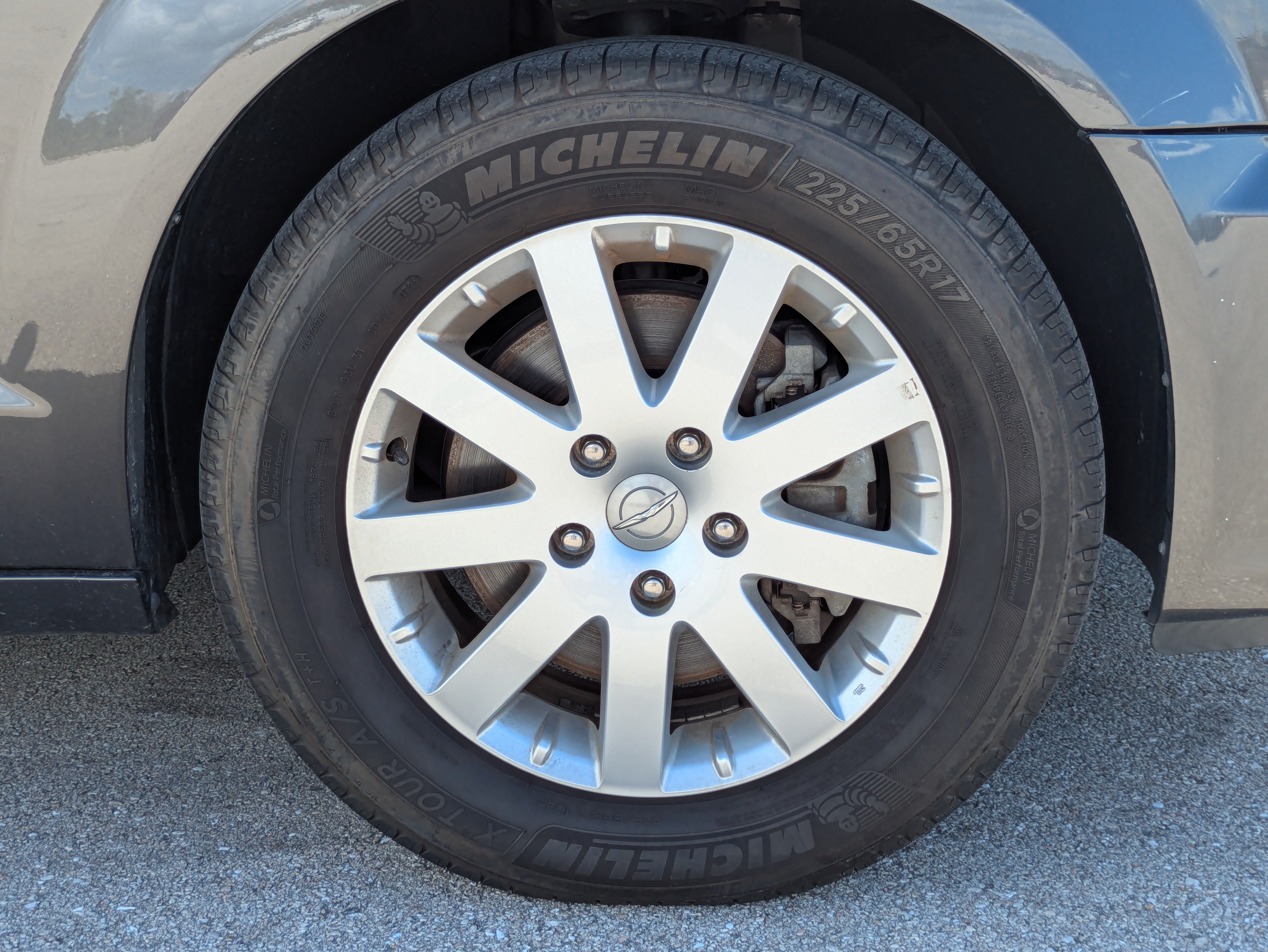 Used 2016 Chrysler Town & Country Touring FWD image 11