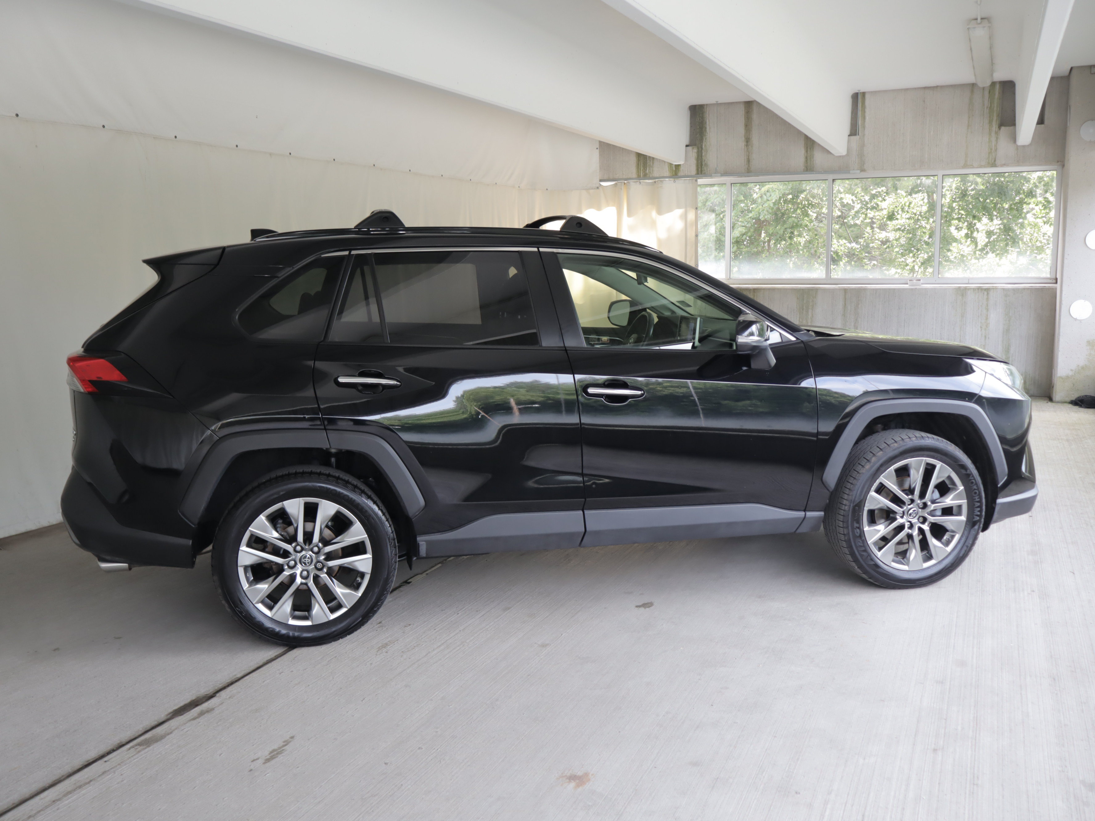 Used 2019 Toyota RAV4 Limited w/ Advanced Technology Package AWD/4WD image 6