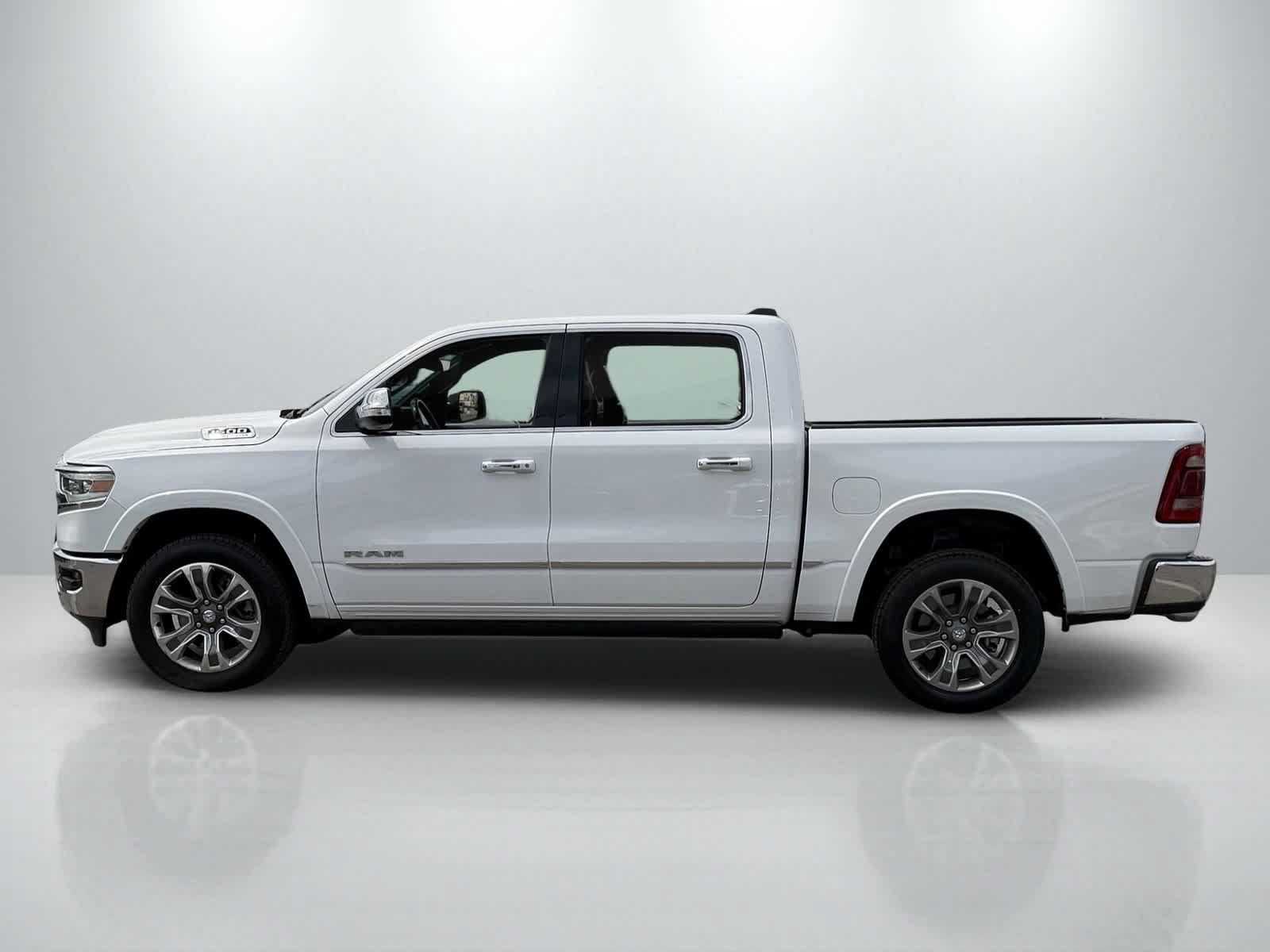 Used 2022 RAM 1500 Limited AWD/4WD image 2