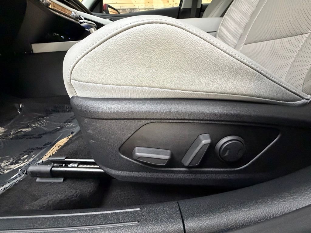 Certified 2025 Hyundai Elantra Limited w/ Cargo Package image 25