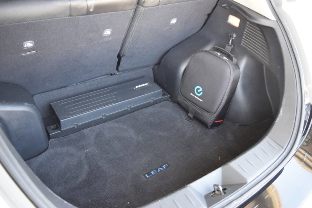 Used 2015 Nissan Leaf SL w/ Premium Package image 21