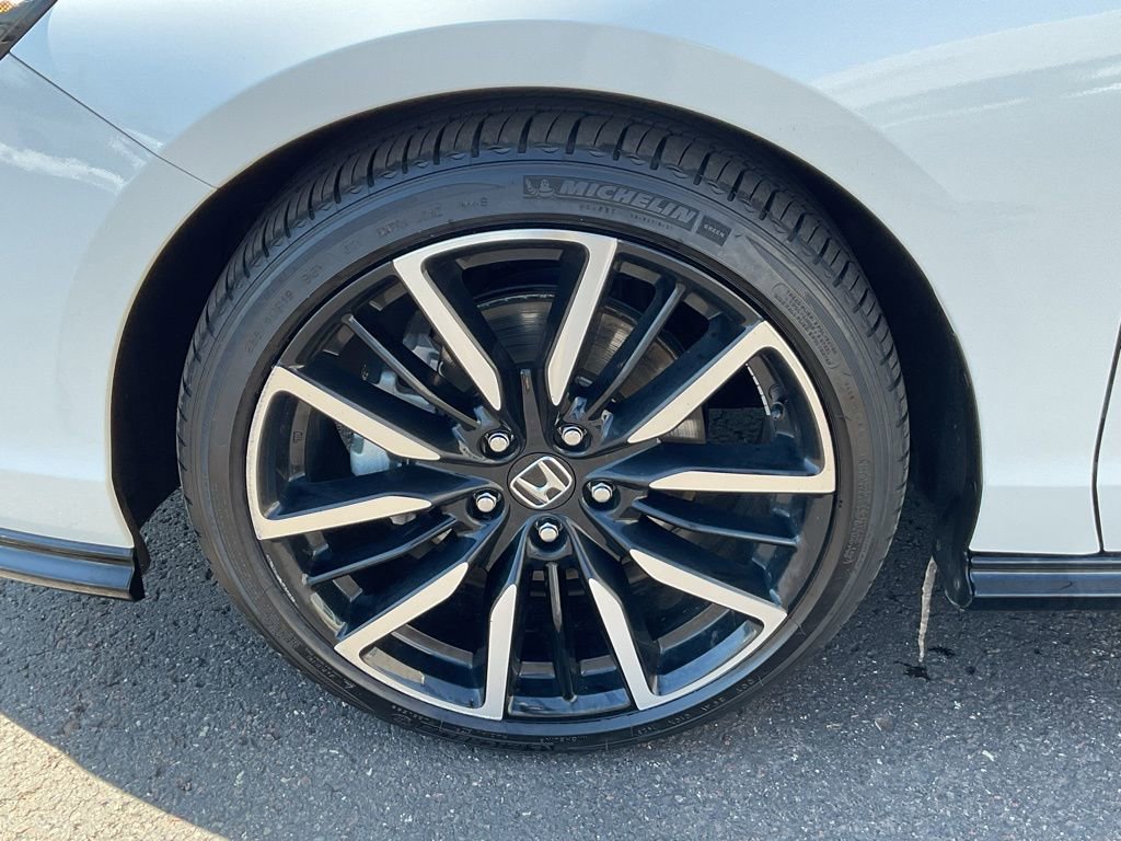 Used 2023 Honda Accord Touring image 9
