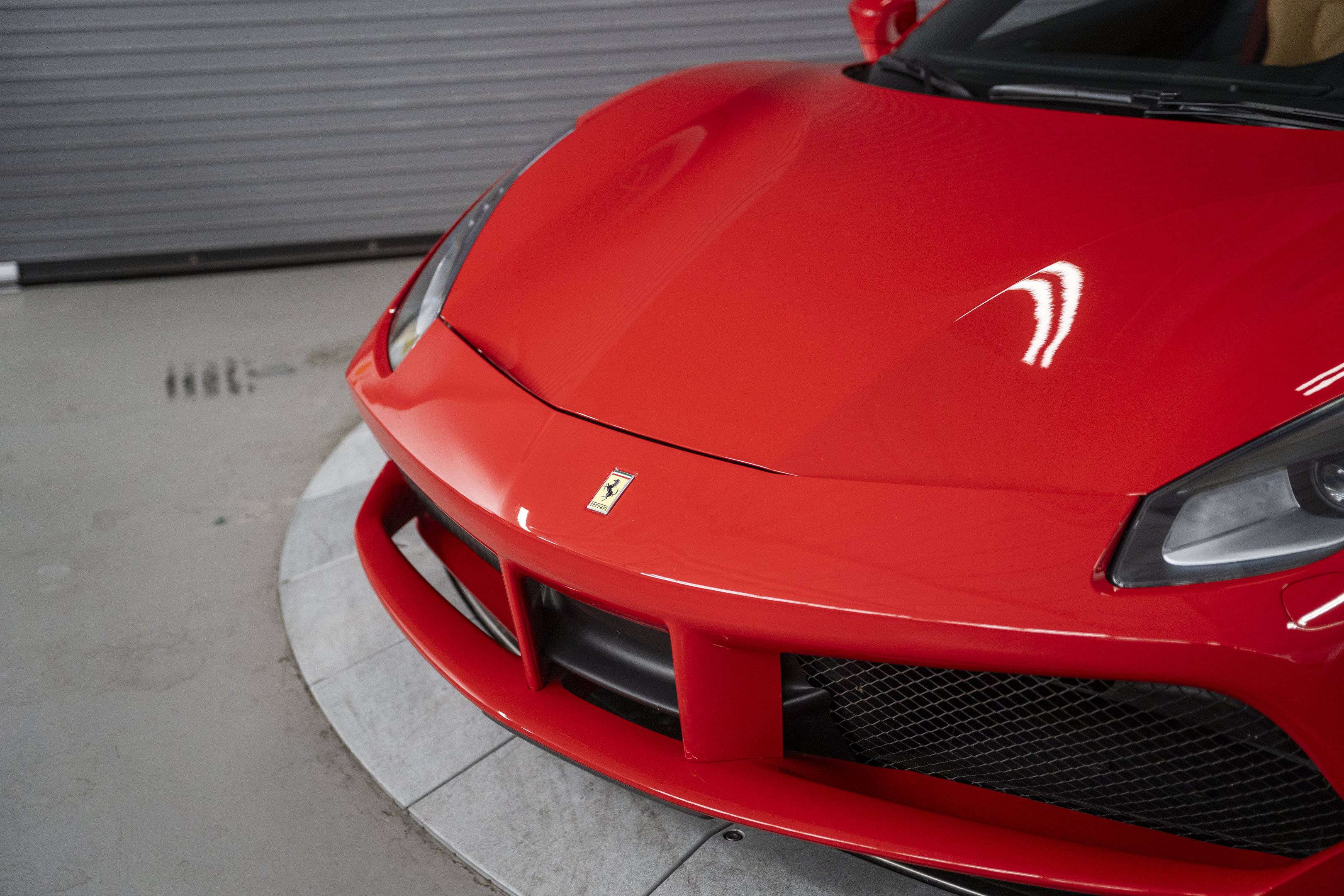 Used 2018 Ferrari 488 GTB RWD image 12