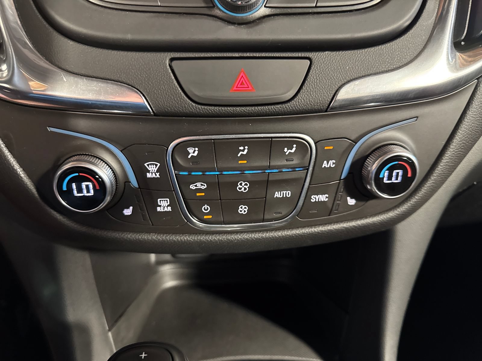 Used 2018 Chevrolet Equinox LT AWD/4WD image 22