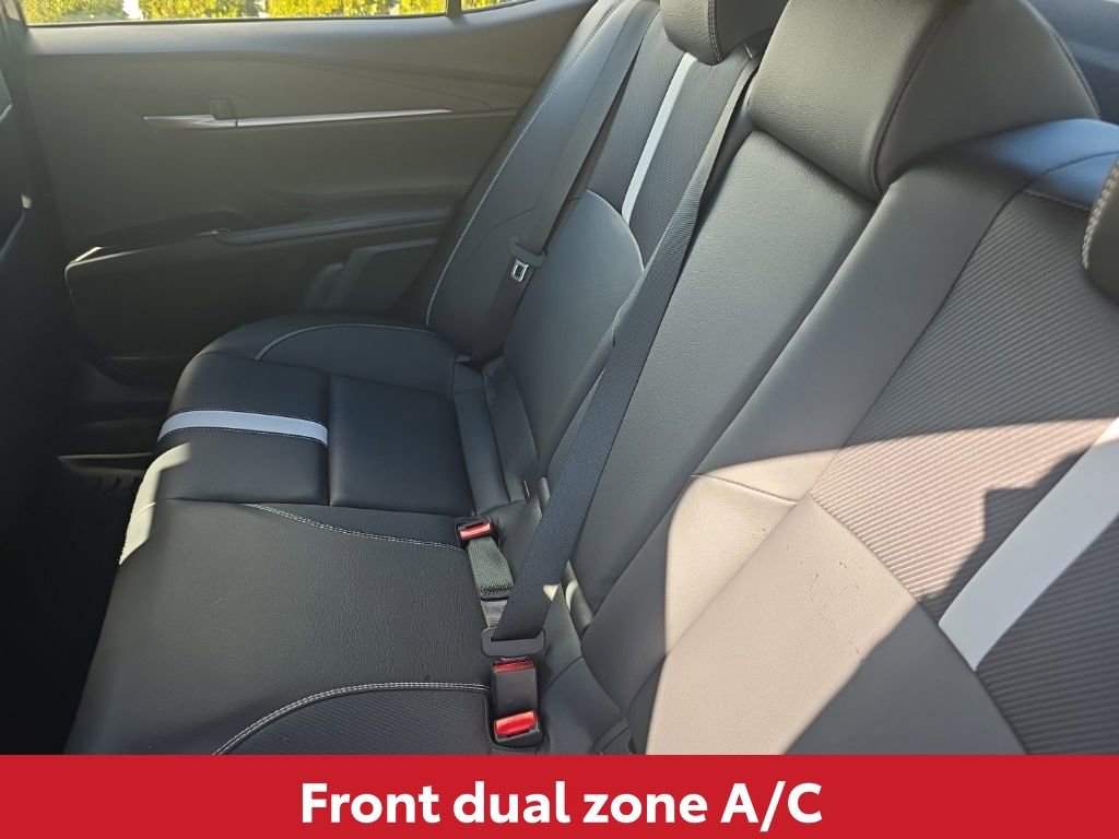Used 2025 Toyota Camry SE w/ Convenience Package image 17