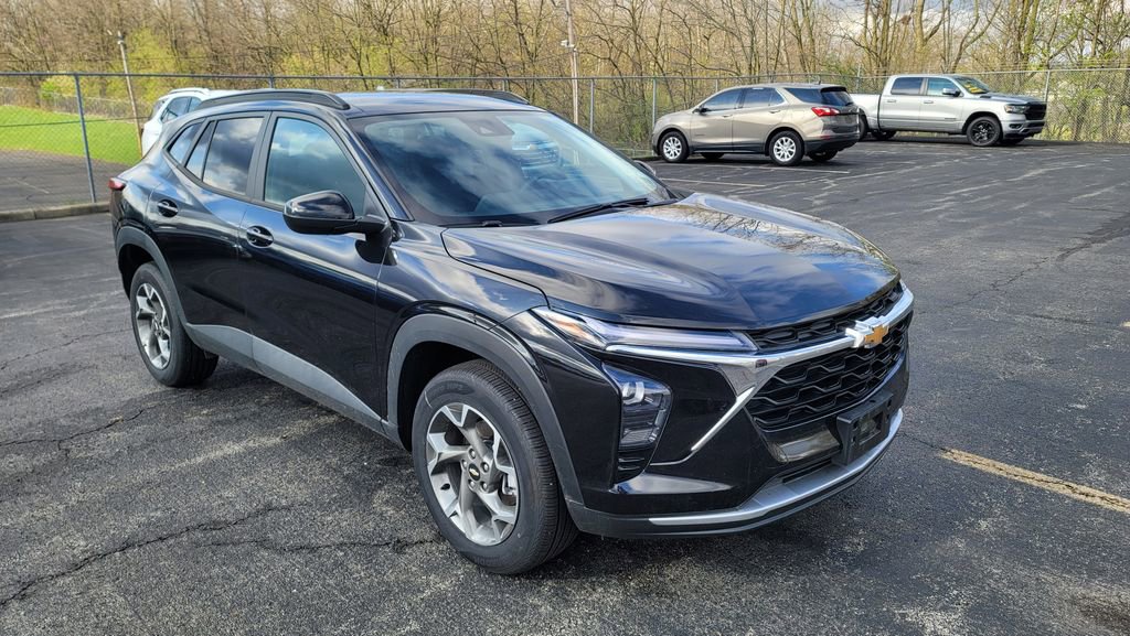 Used 2026 Chevrolet Trax LT image 8