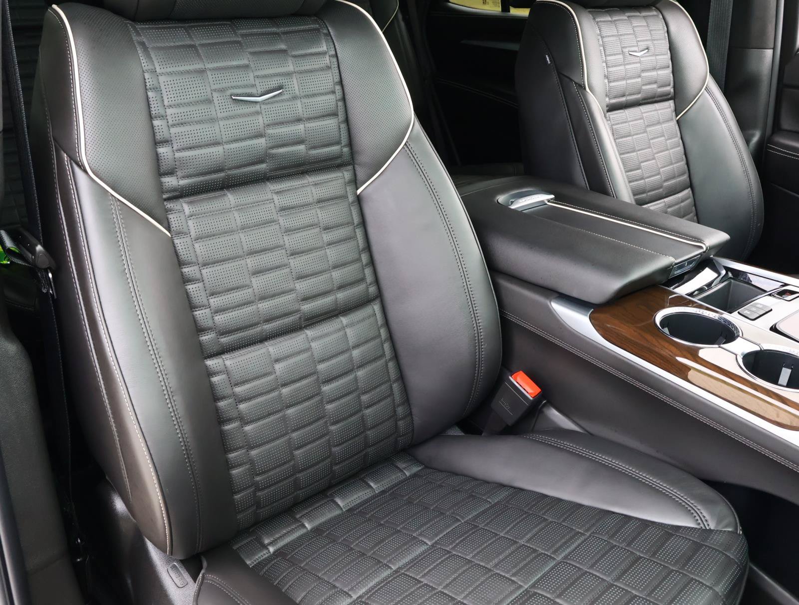 Used 2025 Cadillac Escalade Sport Platinum w/ LPO, Floor Liner Package AWD/4WD image 26