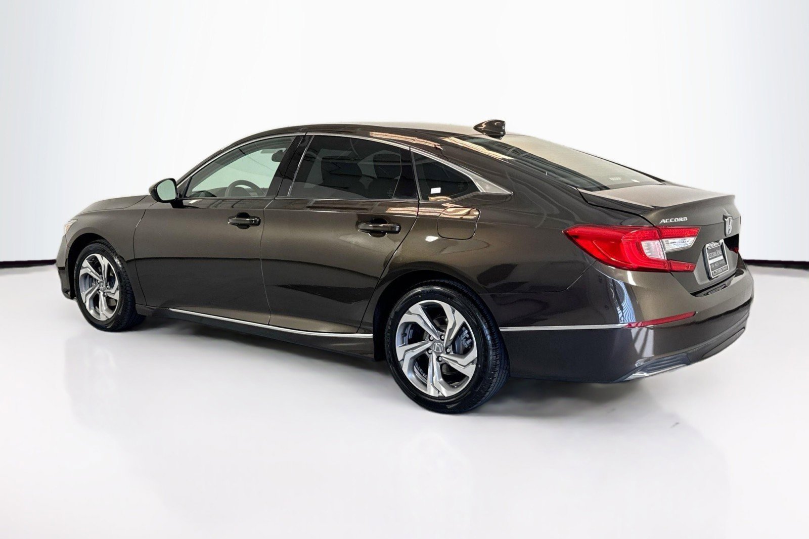 Used 2018 Honda Accord EX image 7