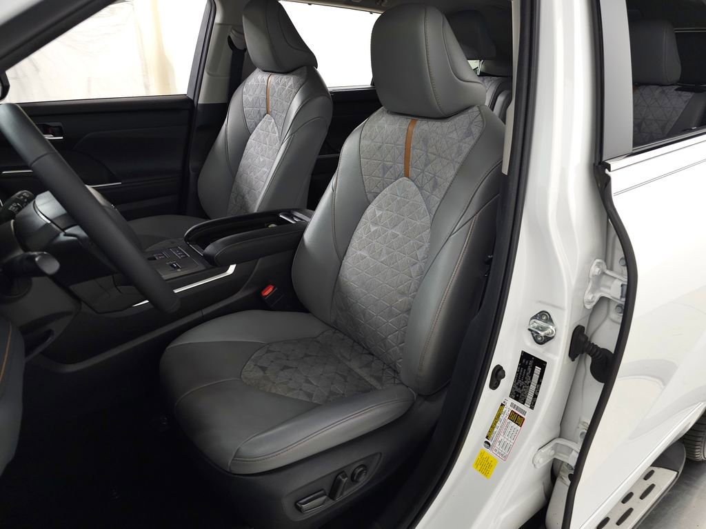 Used 2022 Toyota Highlander Bronze Edition AWD/4WD image 17