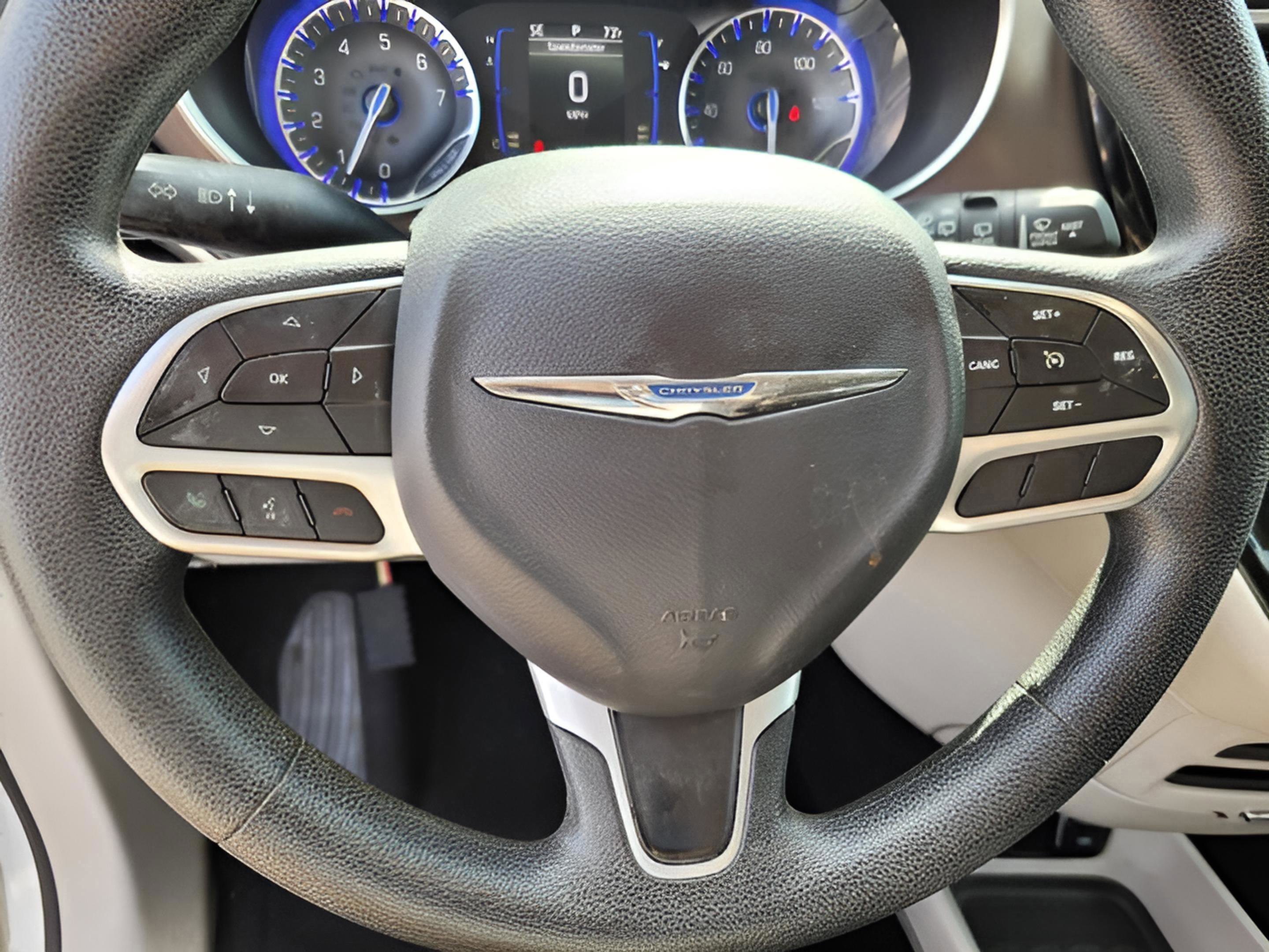 Used 2019 Chrysler Pacifica Touring Plus image 22