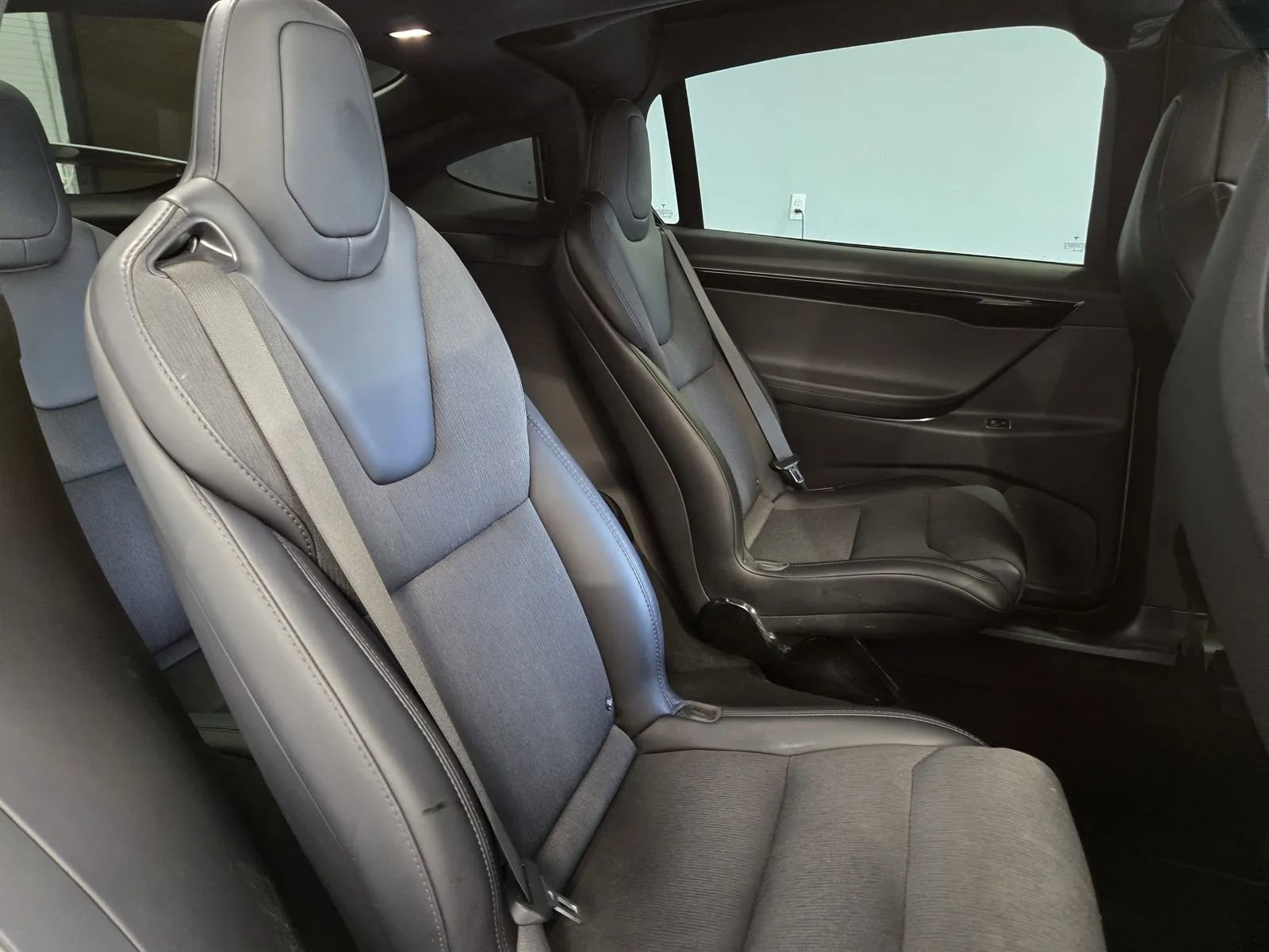 Used 2018 Tesla Model X image 8