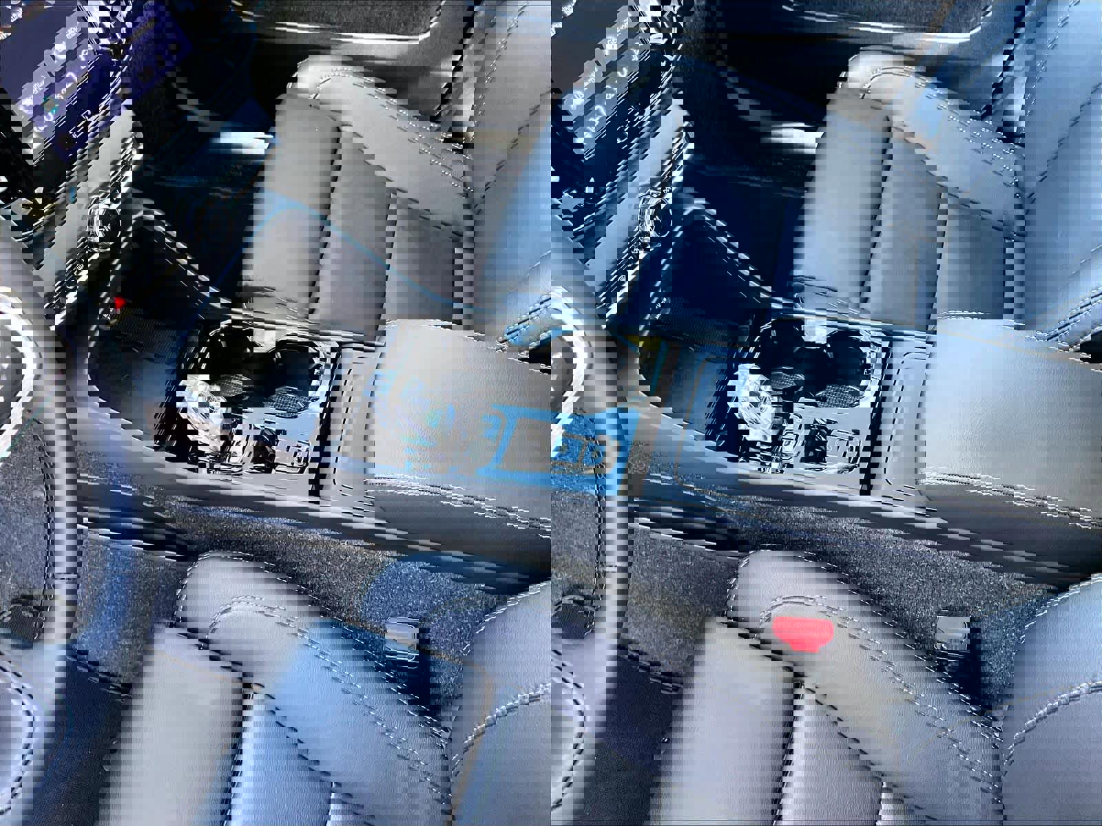 Used 2025 Volvo XC40 B5 Plus image 20