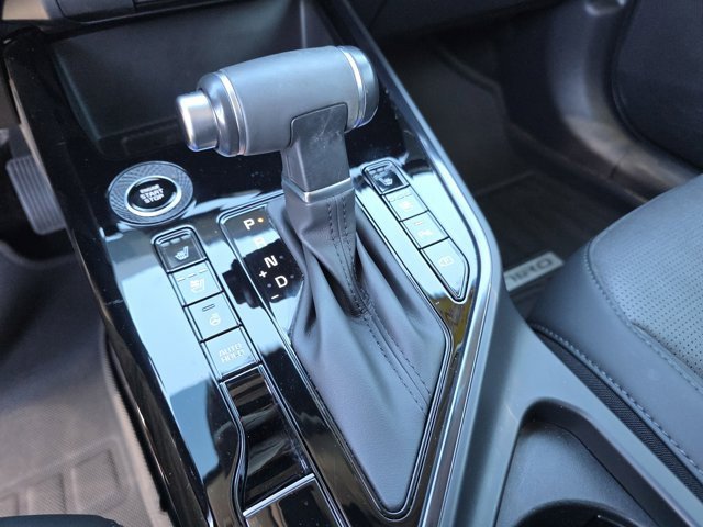 Used 2024 Kia Niro SX image 25