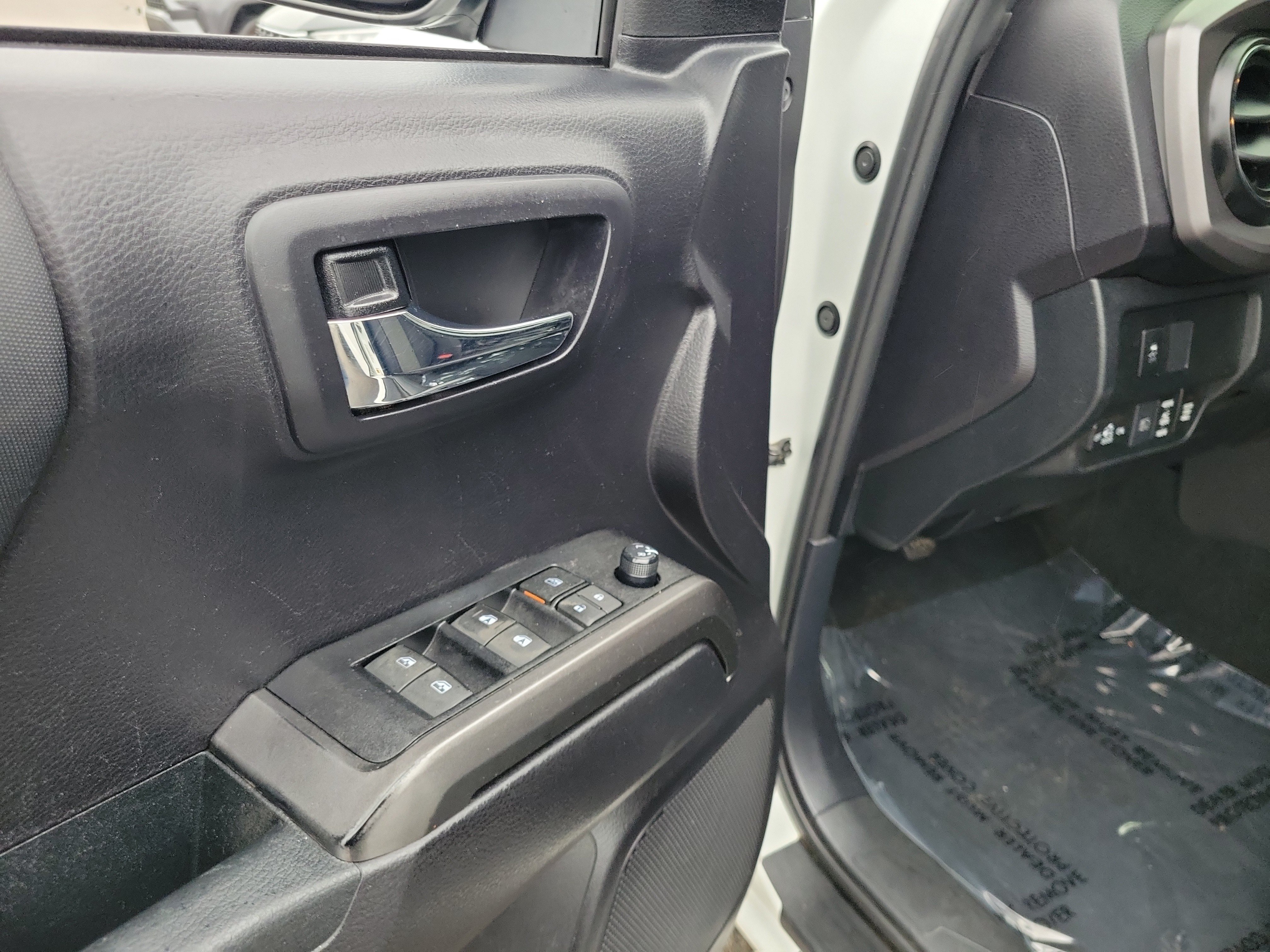 Used 2021 Toyota Tacoma TRD Off-Road AWD/4WD image 18