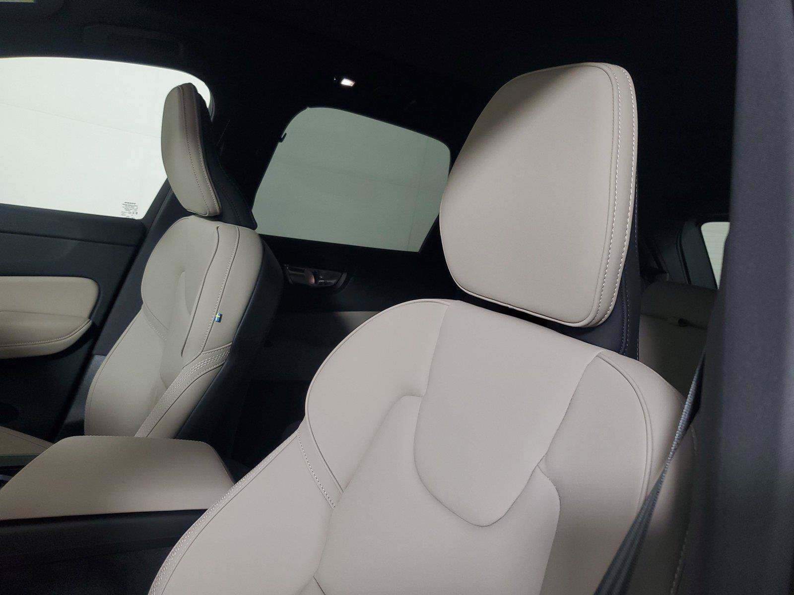 New 2027 Volvo XC60 B5 Plus AWD/4WD image 23