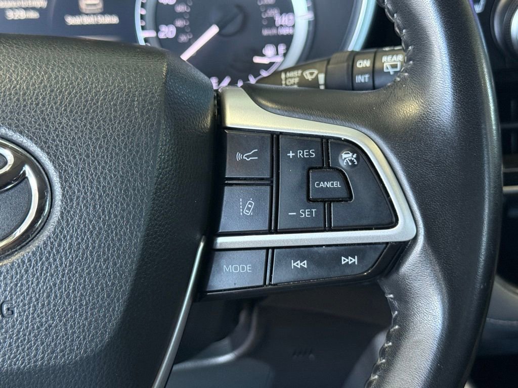 Certified 2023 Toyota Highlander XLE image 26
