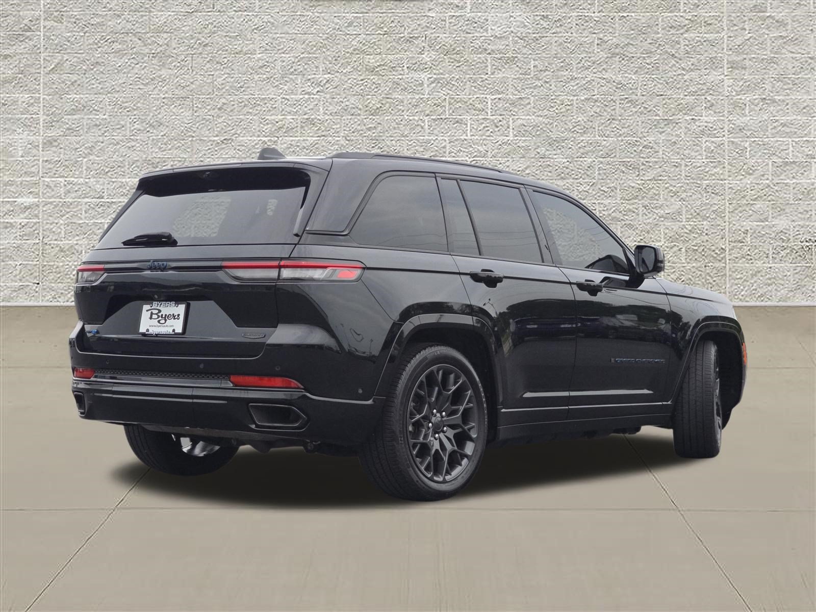 Used 2023 Jeep Grand Cherokee Summit AWD/4WD image 7