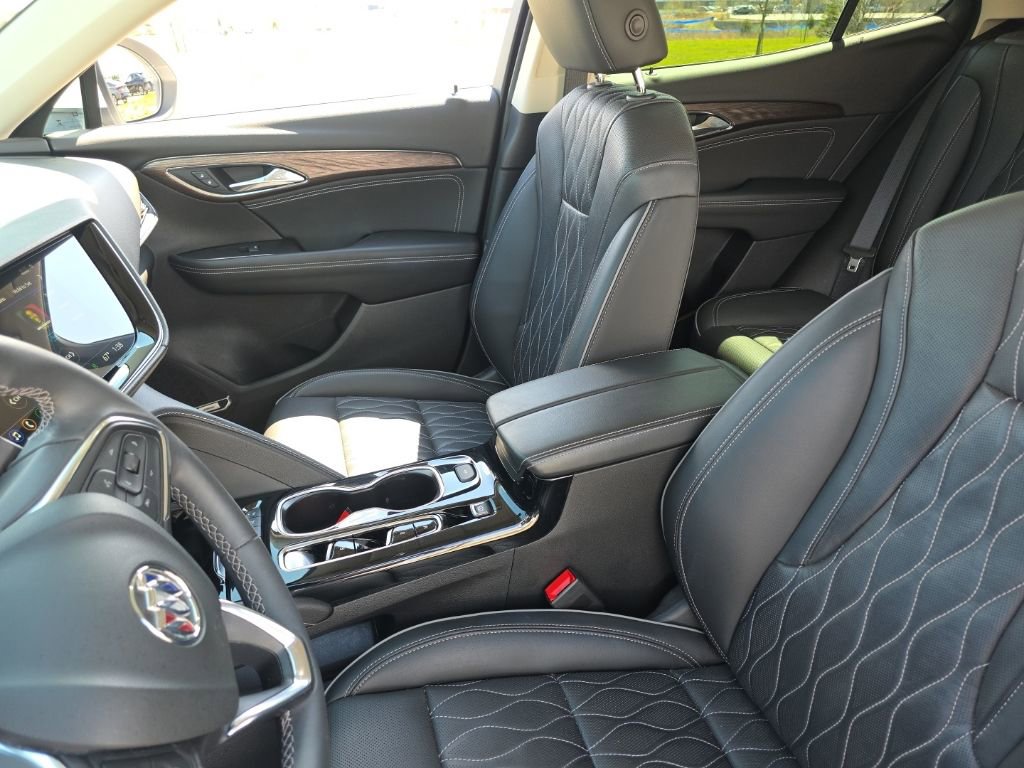 Used 2022 Buick Envision Avenir w/ Technology Package II image 17