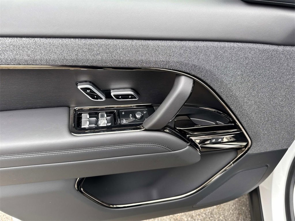New 2025 Land Rover Range Rover Sport SE image 18