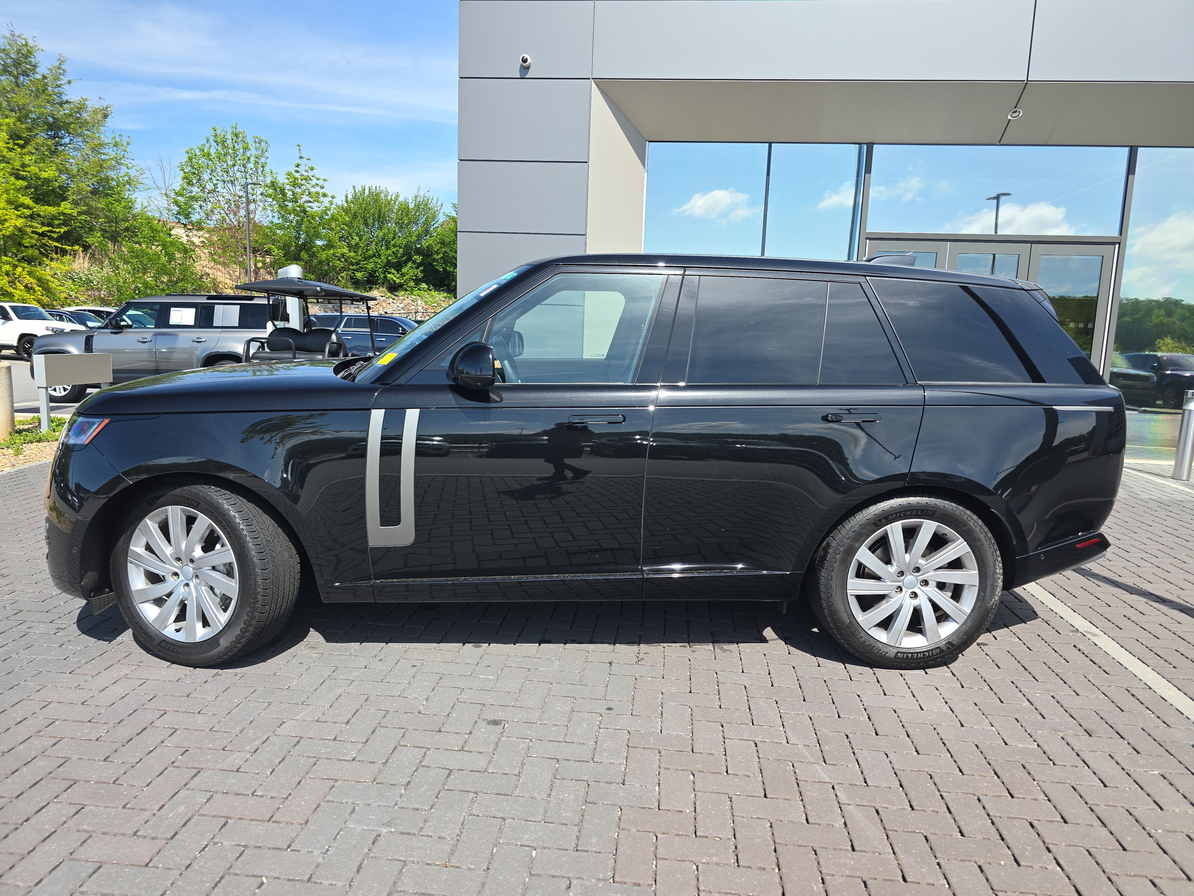 Used 2024 Land Rover Range Rover SE AWD/4WD image 8