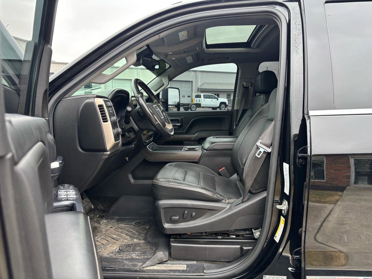 Used 2018 GMC Sierra 2500 Denali image 9