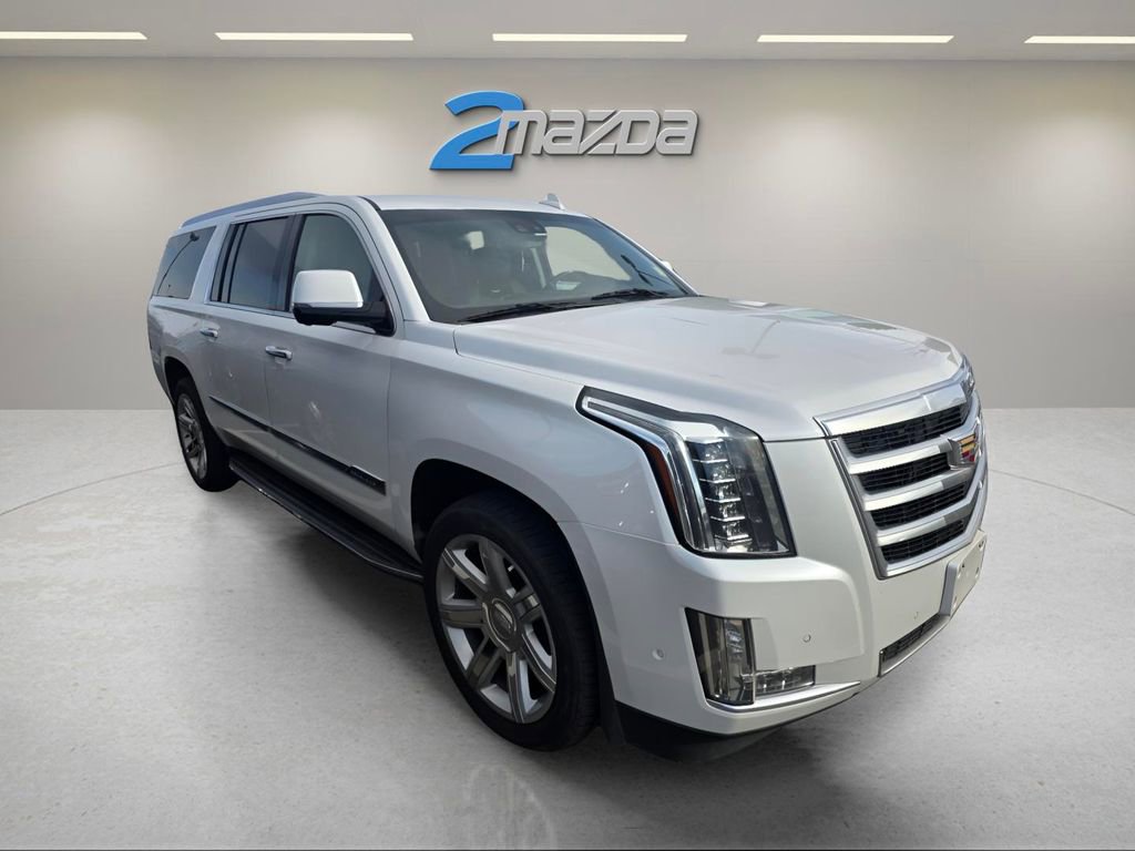 Used 2019 Cadillac Escalade ESV Premium Luxury image 4
