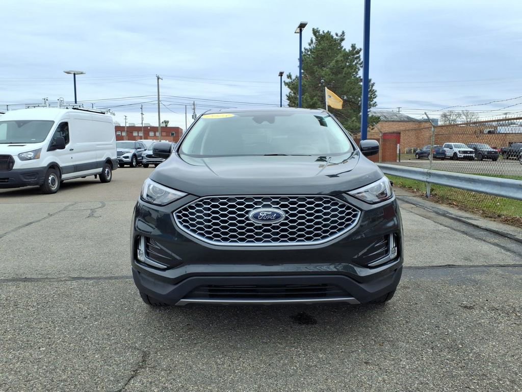 Certified 2023 Ford Edge SEL w/ Convenience Package AWD/4WD image 2