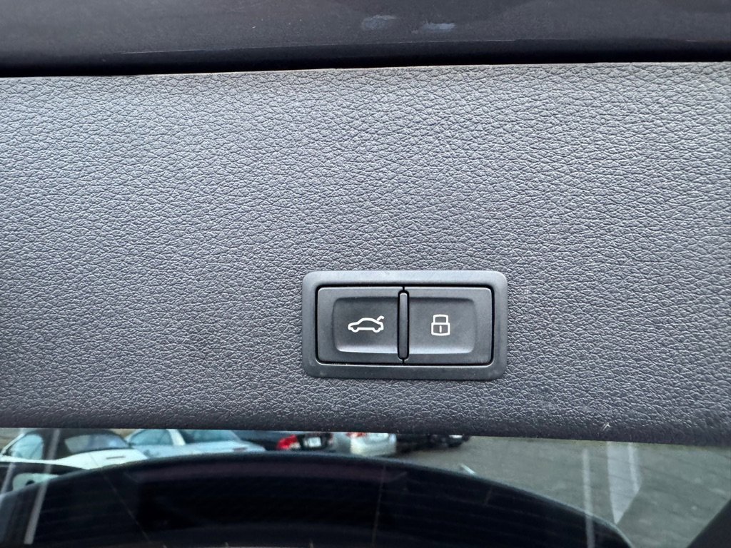 Used 2019 Audi e-tron Premium Plus image 26