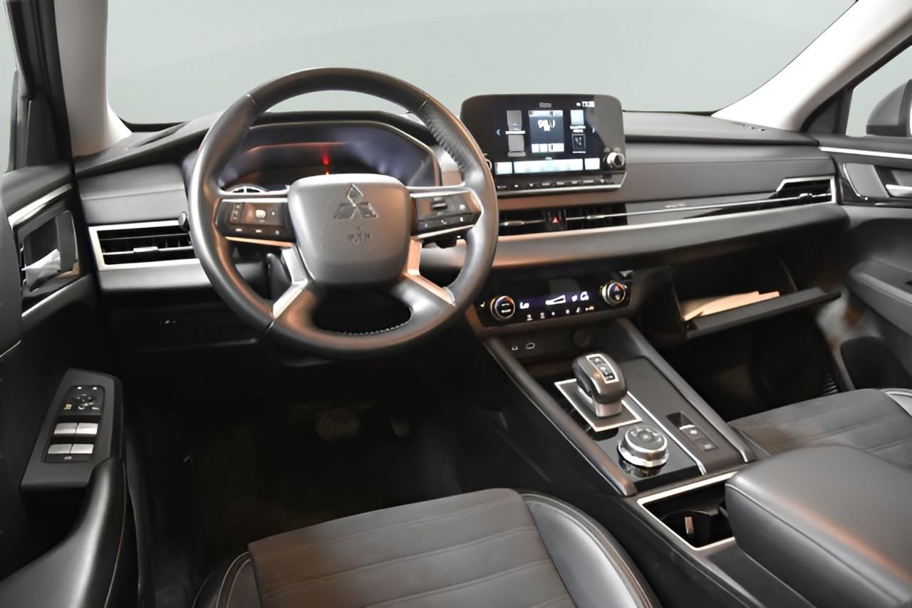 Used 2024 Mitsubishi Outlander SE image 34