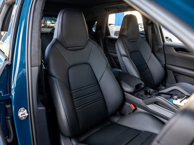 New 2026 Porsche Cayenne GTS image 54