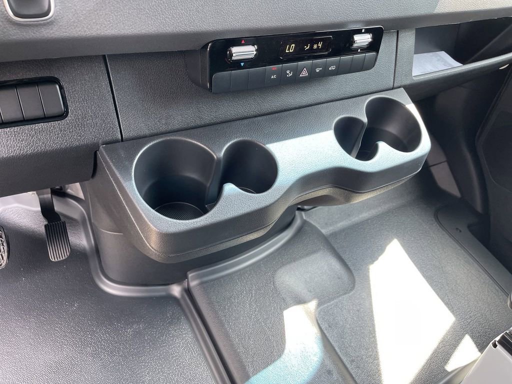 Used 2024 Mercedes-Benz Sprinter 2500 image 23