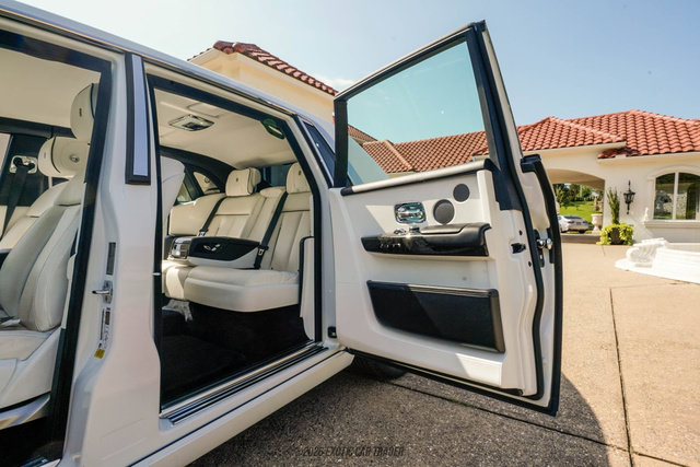 Used 2020 Rolls-Royce Phantom Sedan RWD image 22