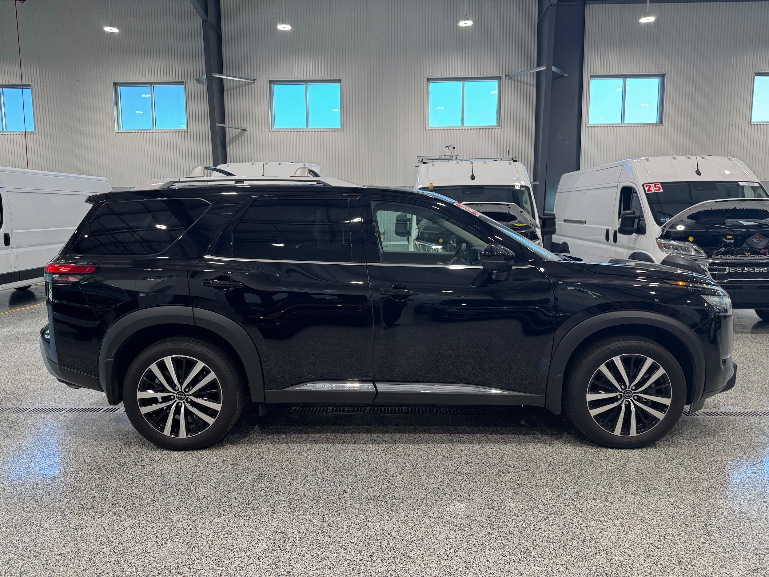 Used 2025 Nissan Pathfinder Platinum AWD/4WD image 4