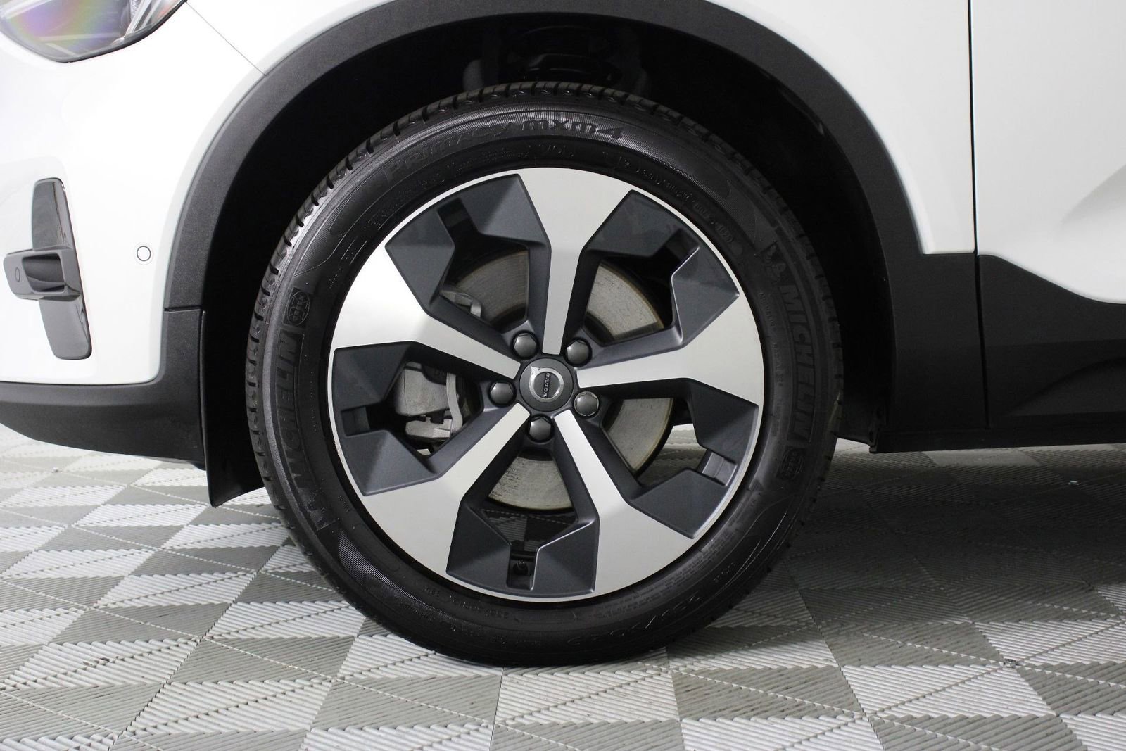 Certified 2026 Volvo XC40 B5 Plus w/ Protection Package Premier image 28