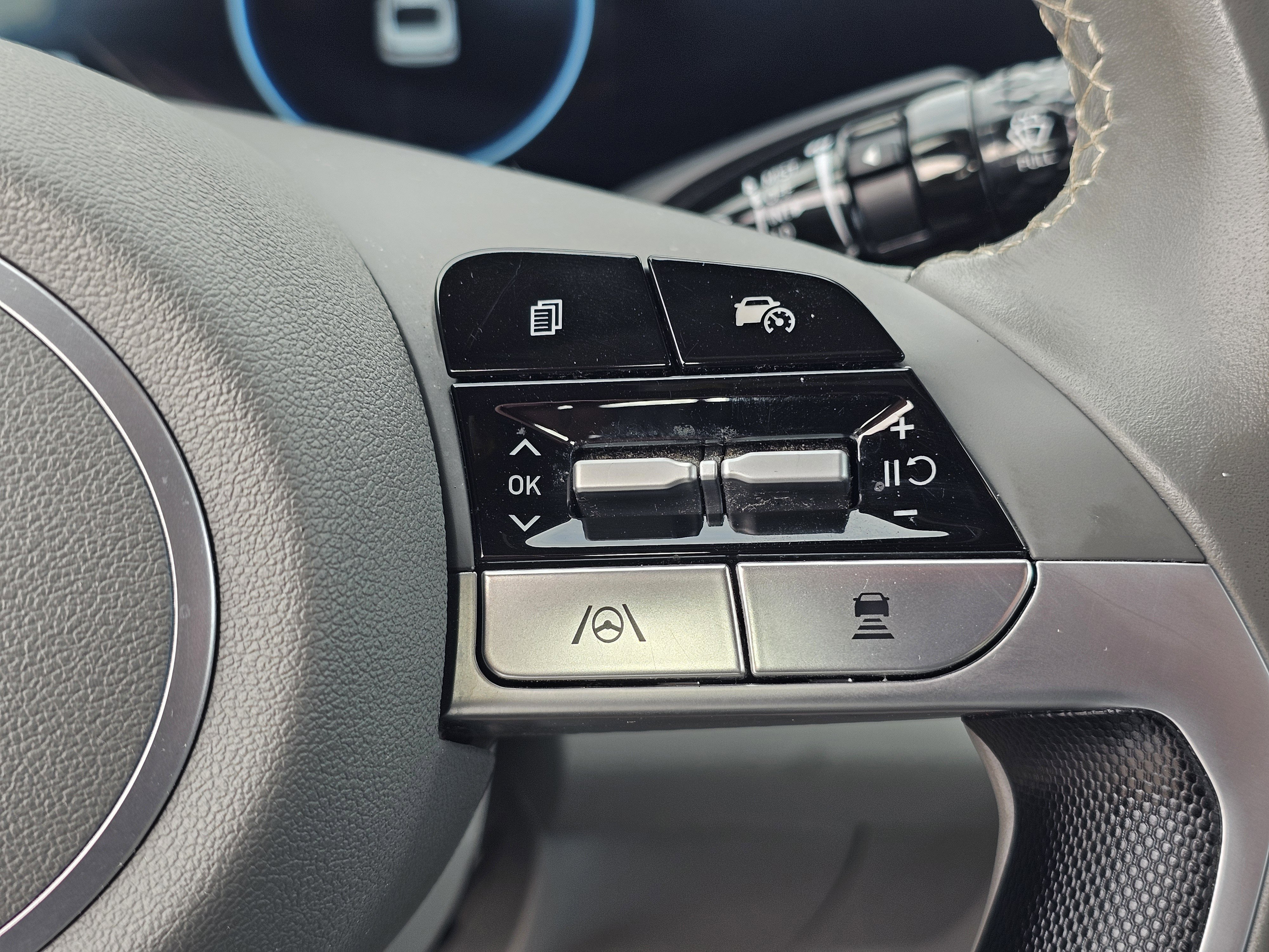 Used 2025 Hyundai Elantra SEL image 20