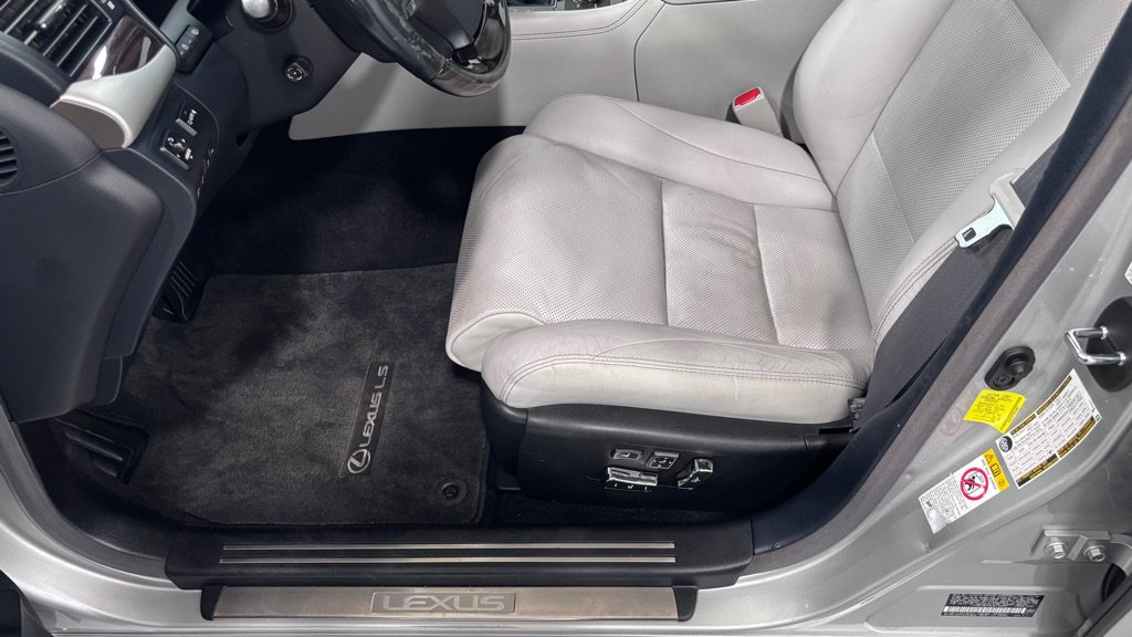 Used 2017 Lexus LS 460 w/ Comfort Package RWD image 11