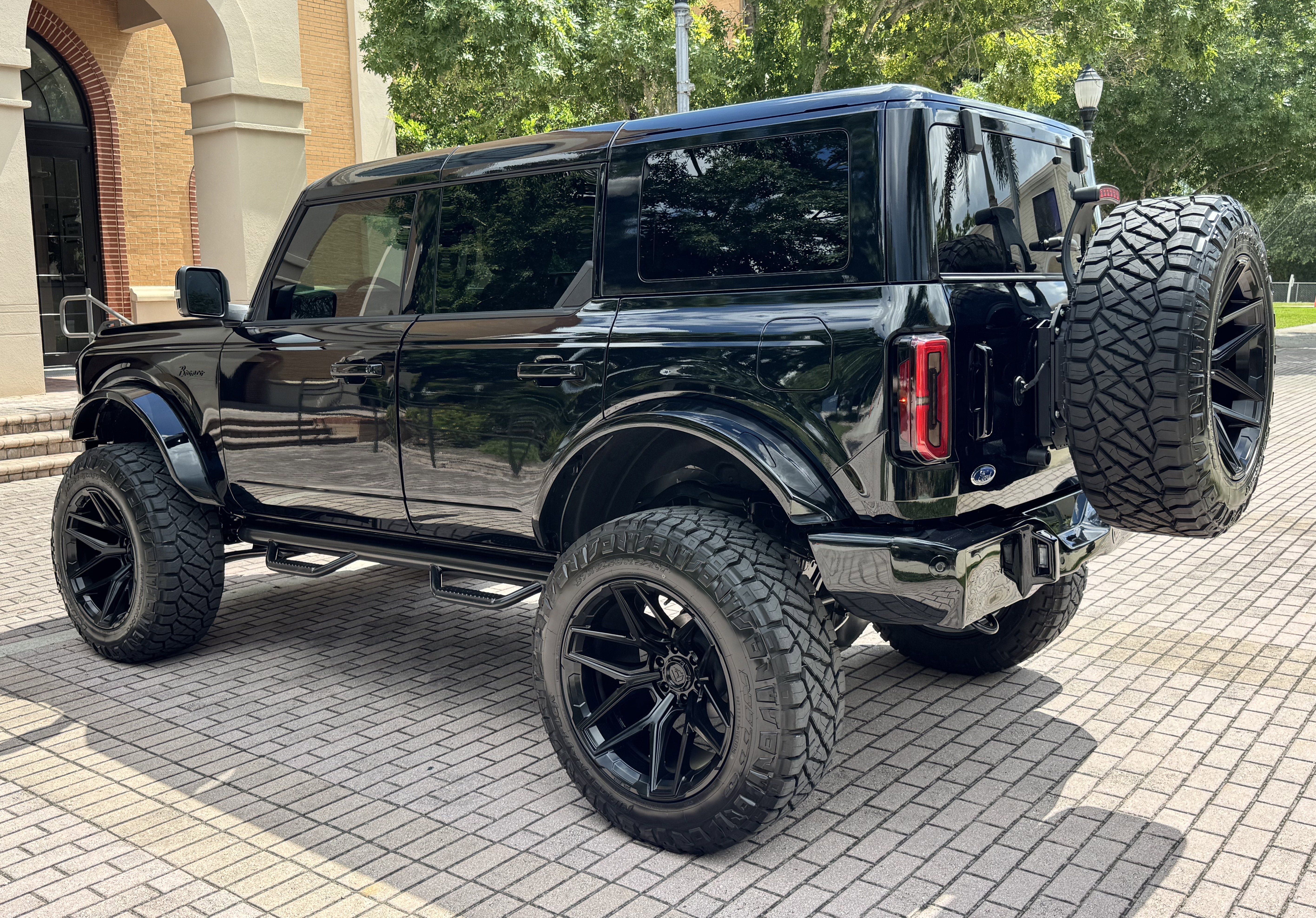 Used 2025 Ford Bronco Outer Banks AWD/4WD image 9