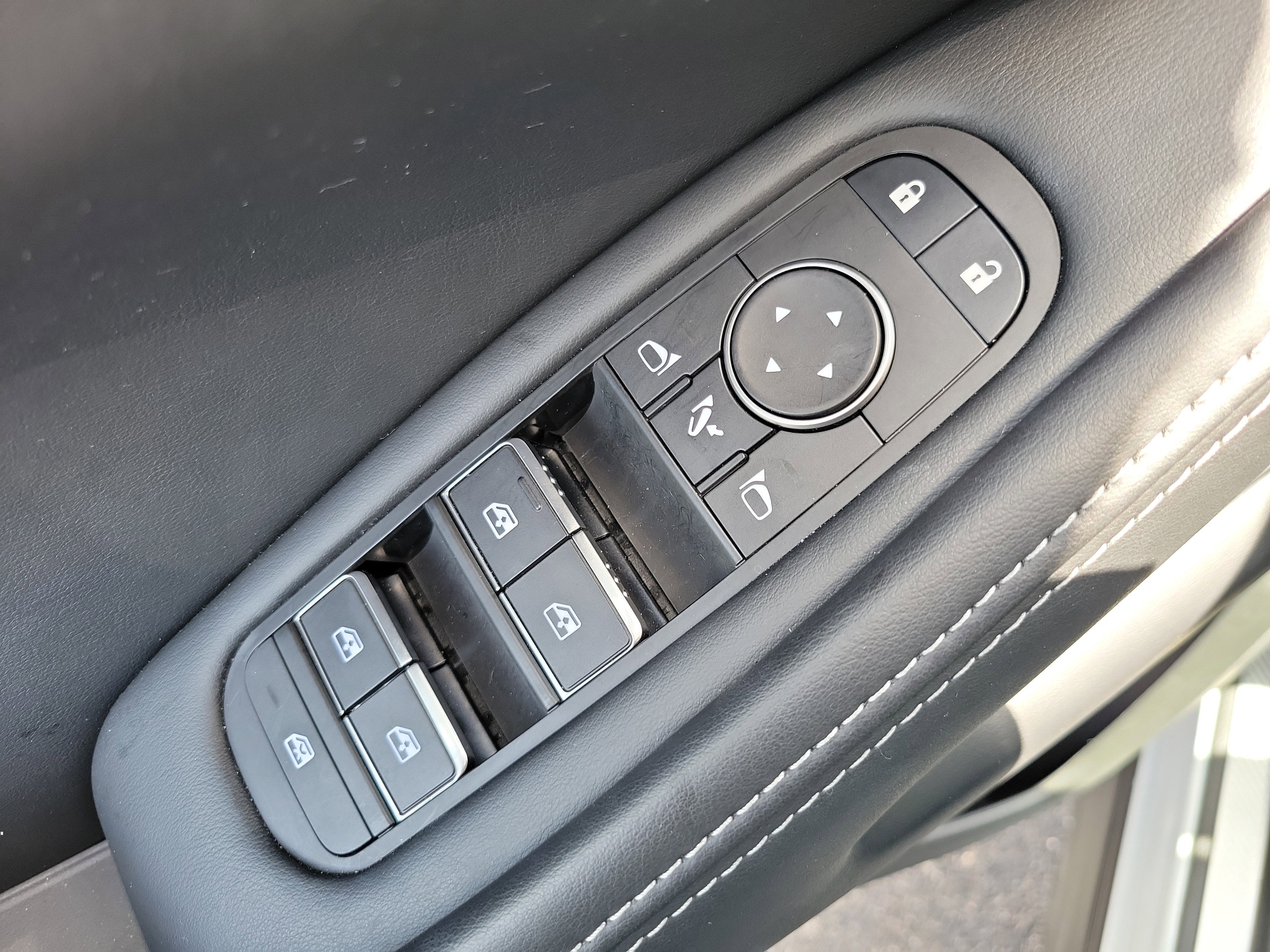 Certified 2026 INFINITI QX60 Luxe w/ Cargo Package image 17