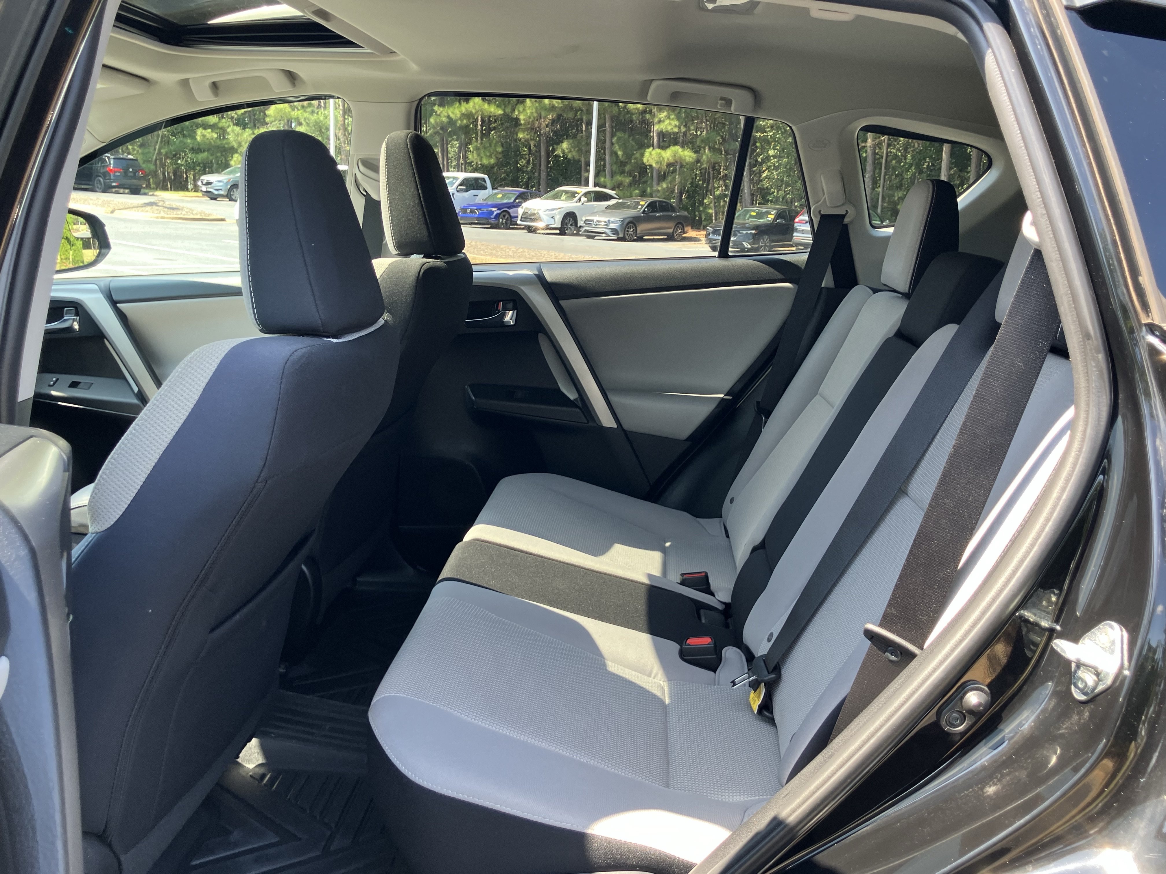 Used 2016 Toyota RAV4 XLE FWD image 31