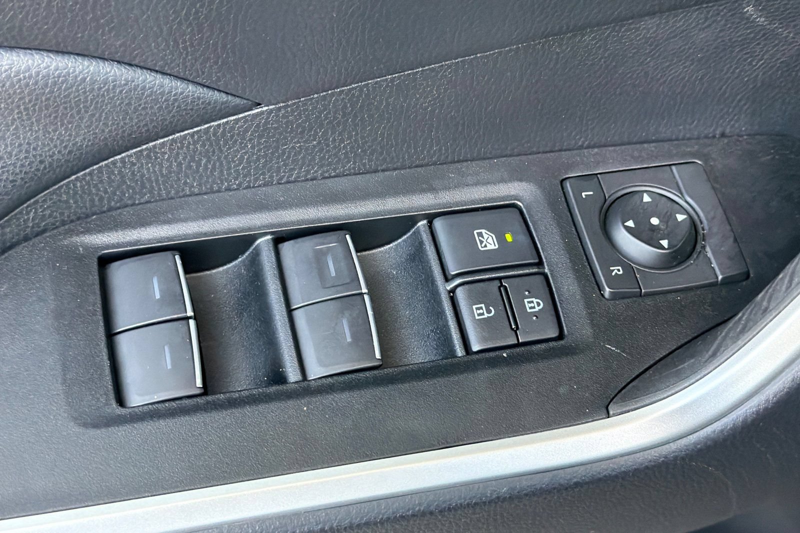 Used 2025 Toyota RAV4 XLE Premium w/ Weather Package AWD/4WD image 14