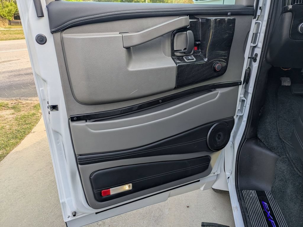 New 2026 Chevrolet Express 2500 Extended RWD image 9