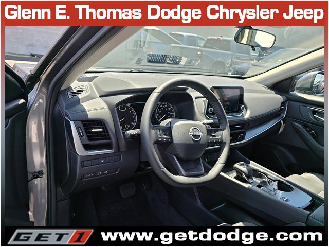 Used 2026 Nissan Rogue SV w/ SV Premium Package FWD image 12