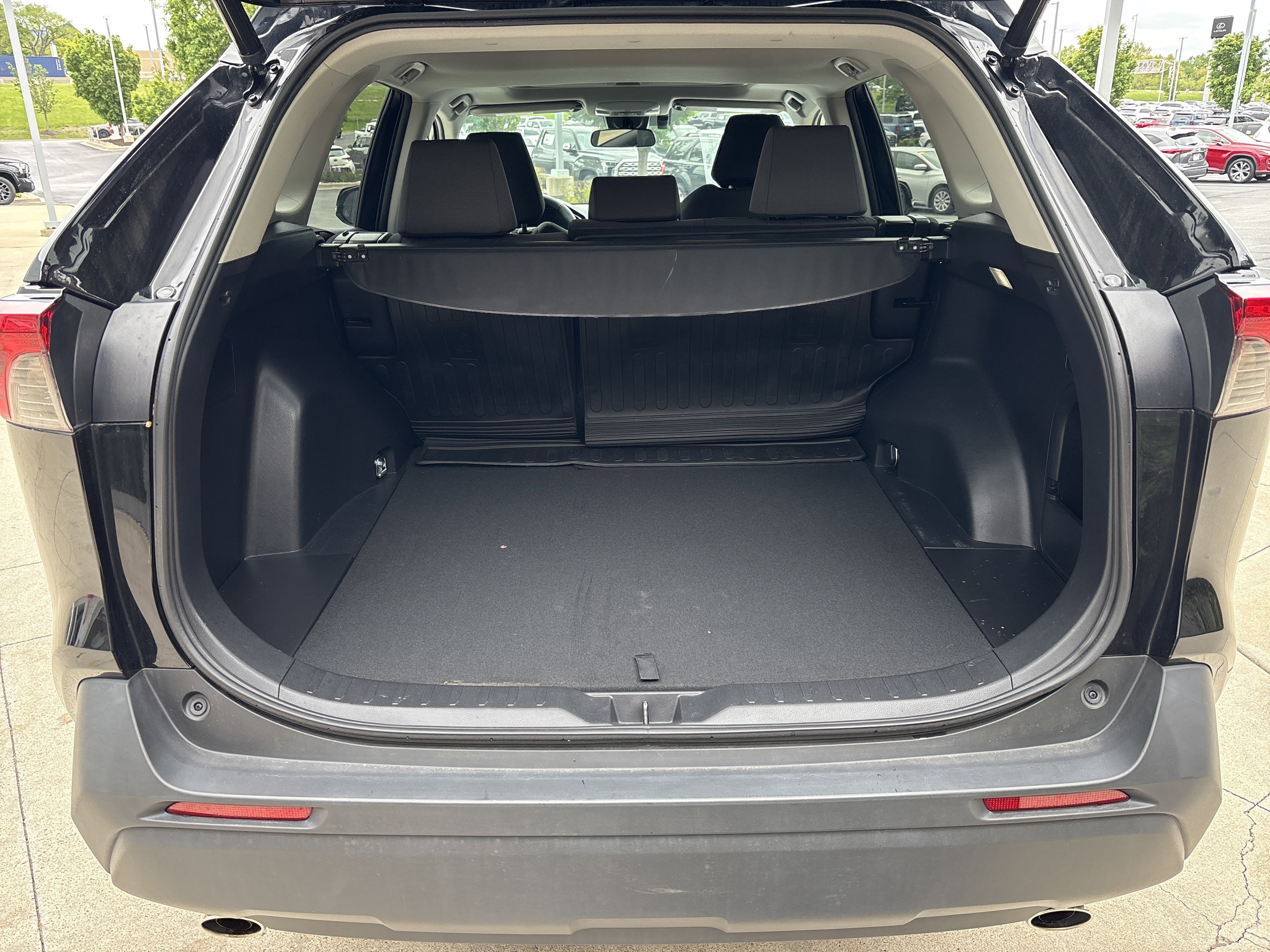 Used 2022 Toyota RAV4 XLE w/ Convenience Package AWD/4WD image 31