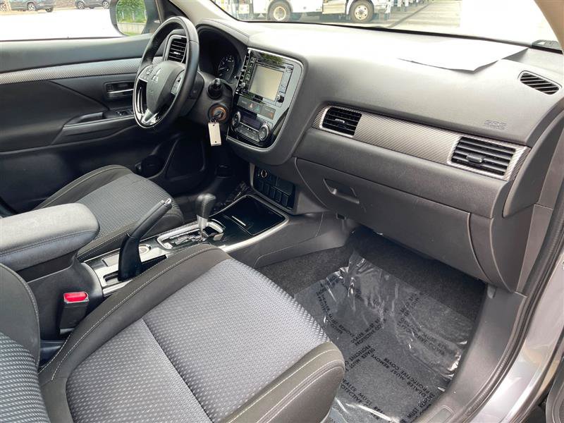 Used 2017 Mitsubishi Outlander ES AWD/4WD image 70