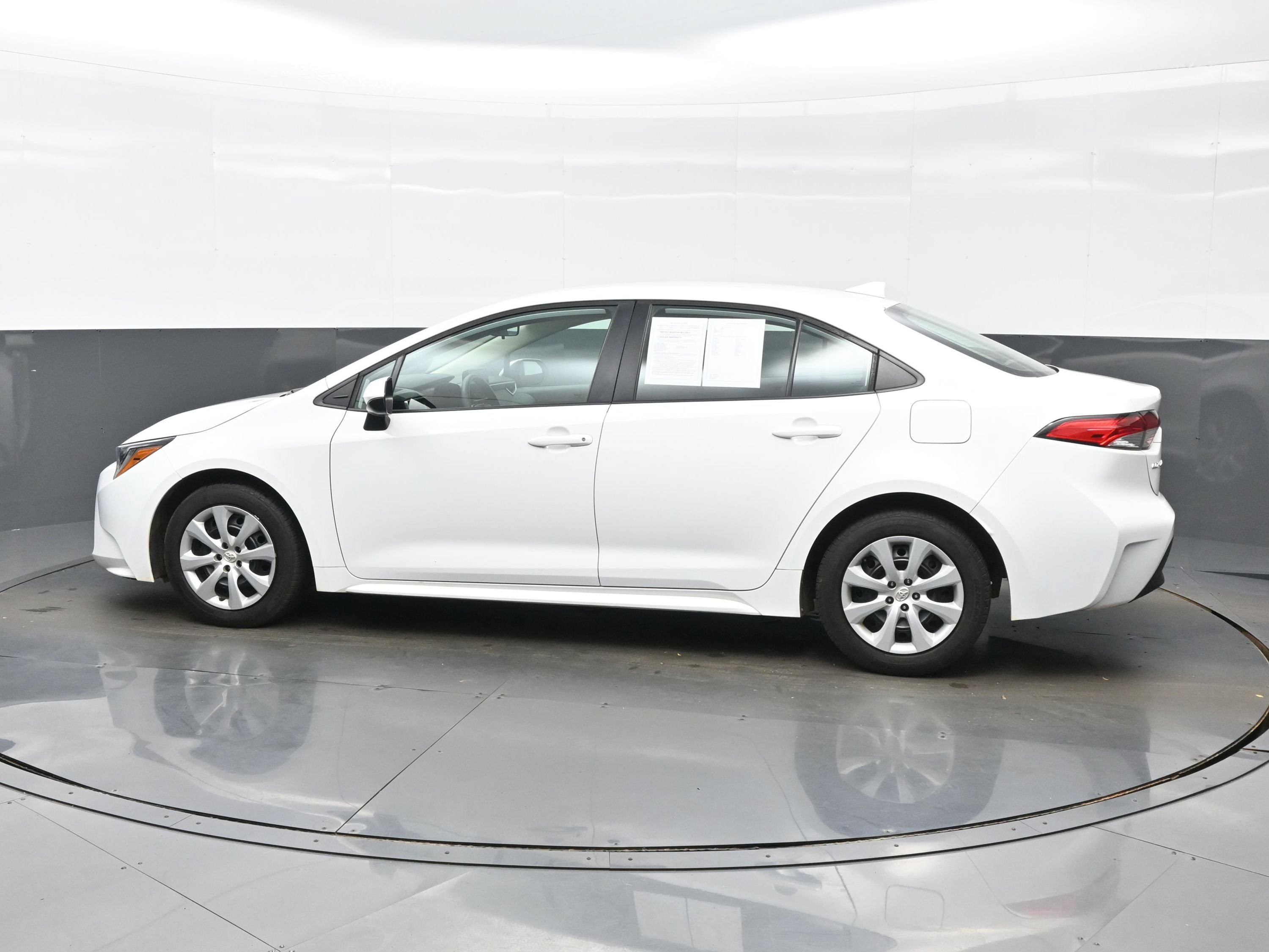 Used 2024 Toyota Corolla LE FWD image 3
