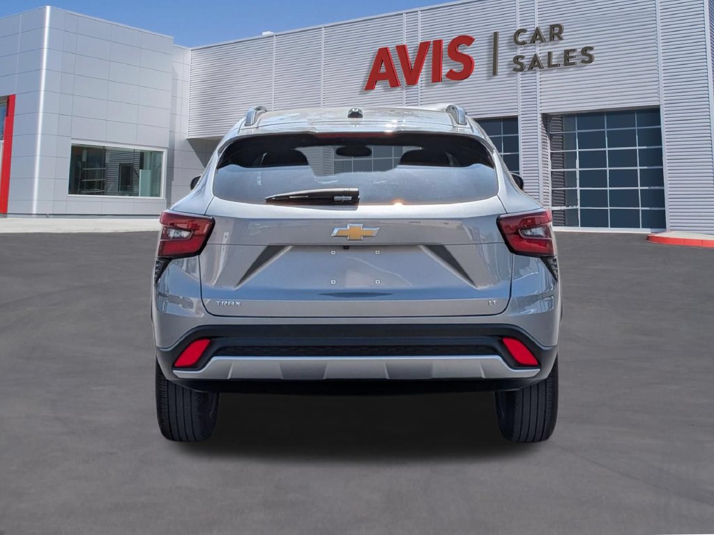 Used 2025 Chevrolet Trax LT w/ LT Convenience Package FWD image 7