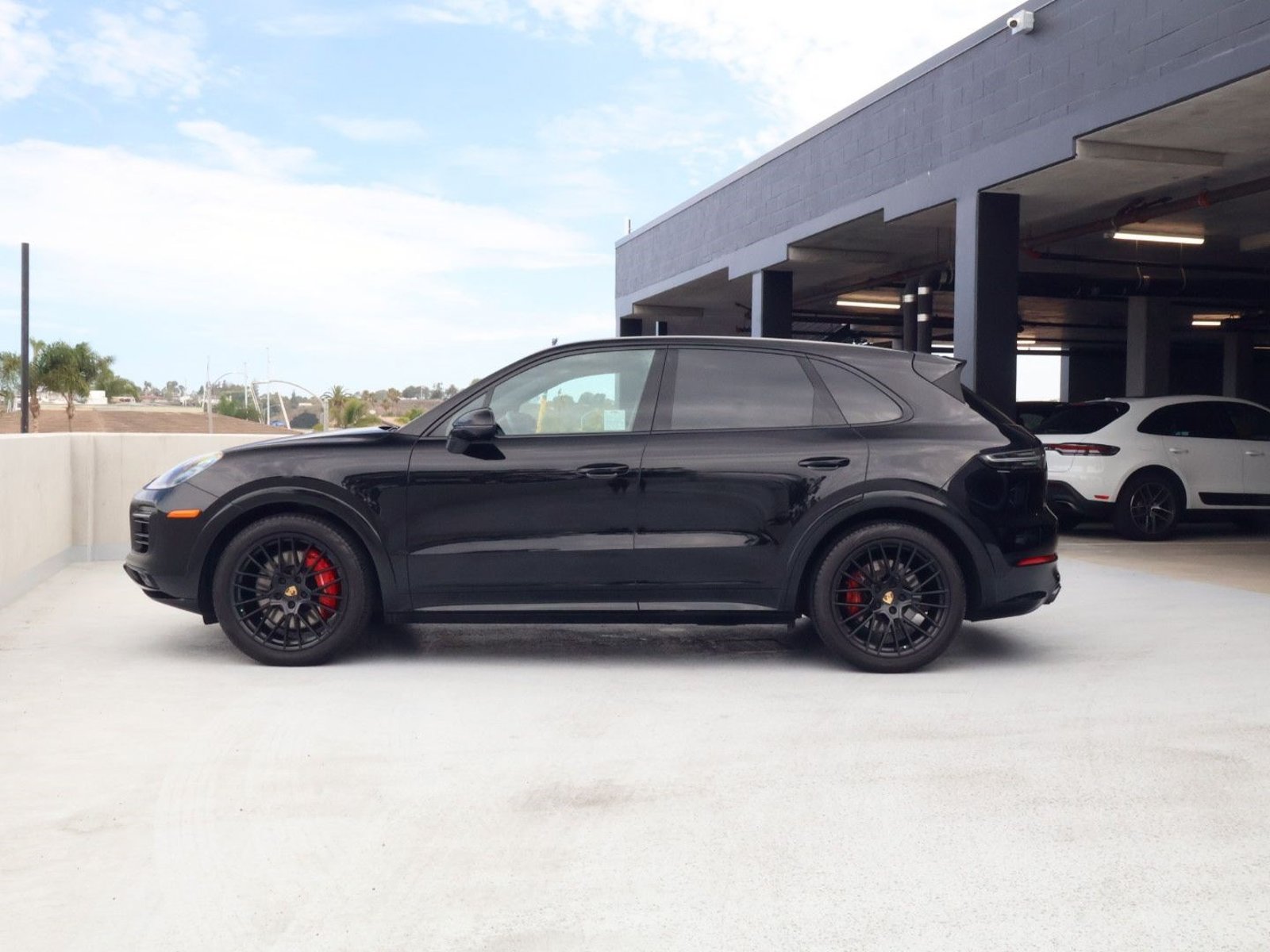 Used 2023 Porsche Cayenne GTS w/ Premium Package Plus AWD/4WD image 2
