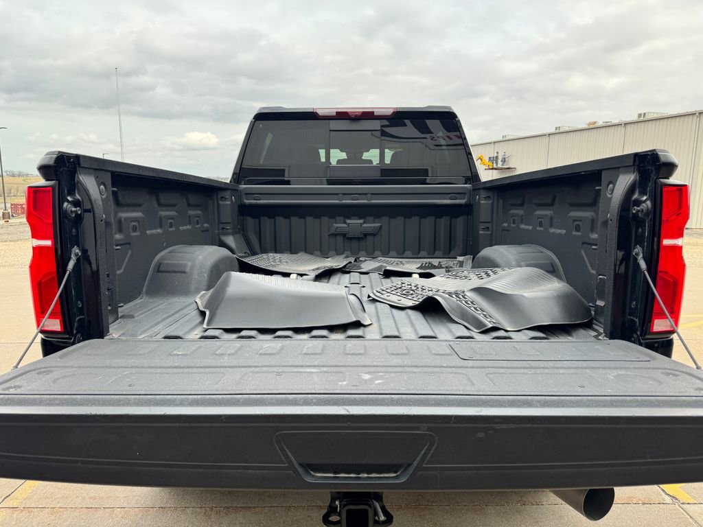 Used 2025 Chevrolet Silverado 3500 LTZ w/ LTZ Premium Package image 10