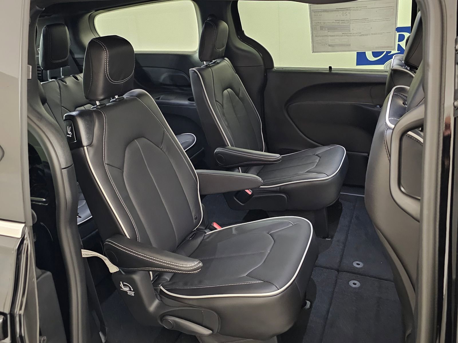 New 2026 Chrysler Pacifica Limited image 32