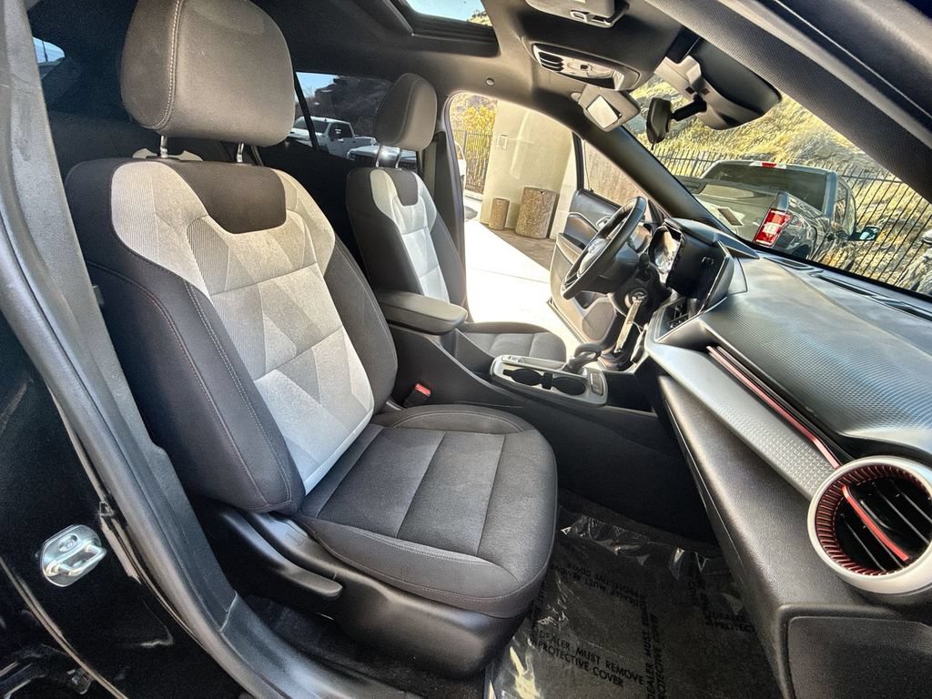 Used 2025 Chevrolet Trax RS w/ Sunroof Package FWD image 18
